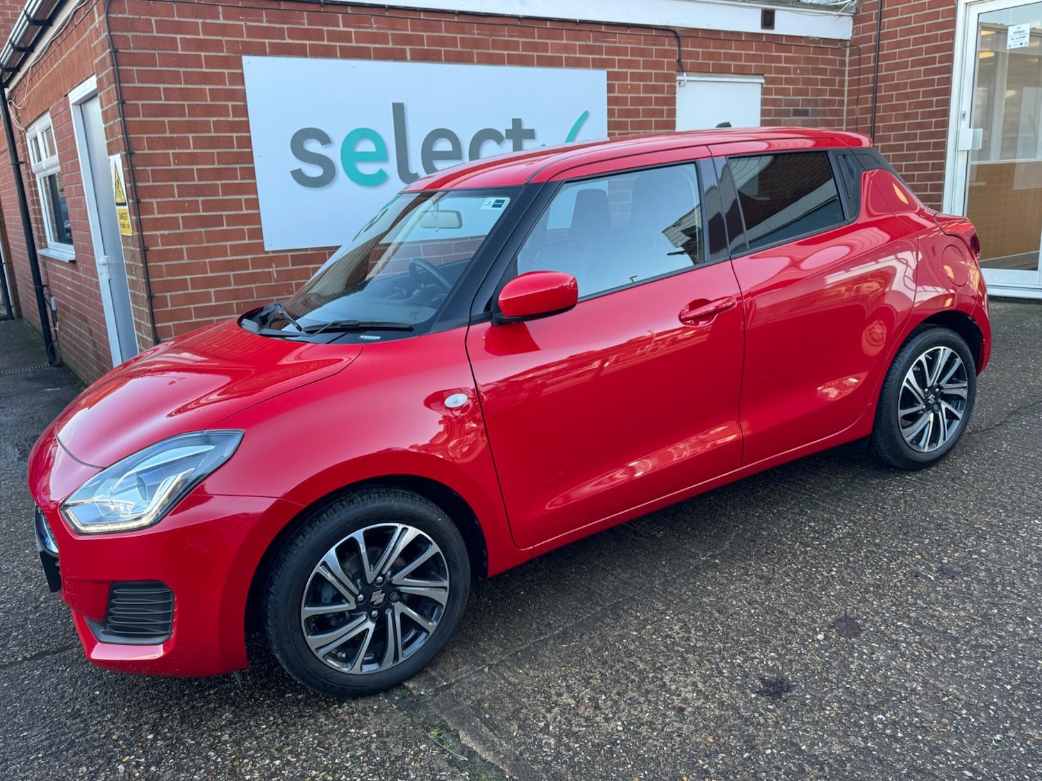 Used Suzuki Swift 2023 for sale - 77574875: Photo 9