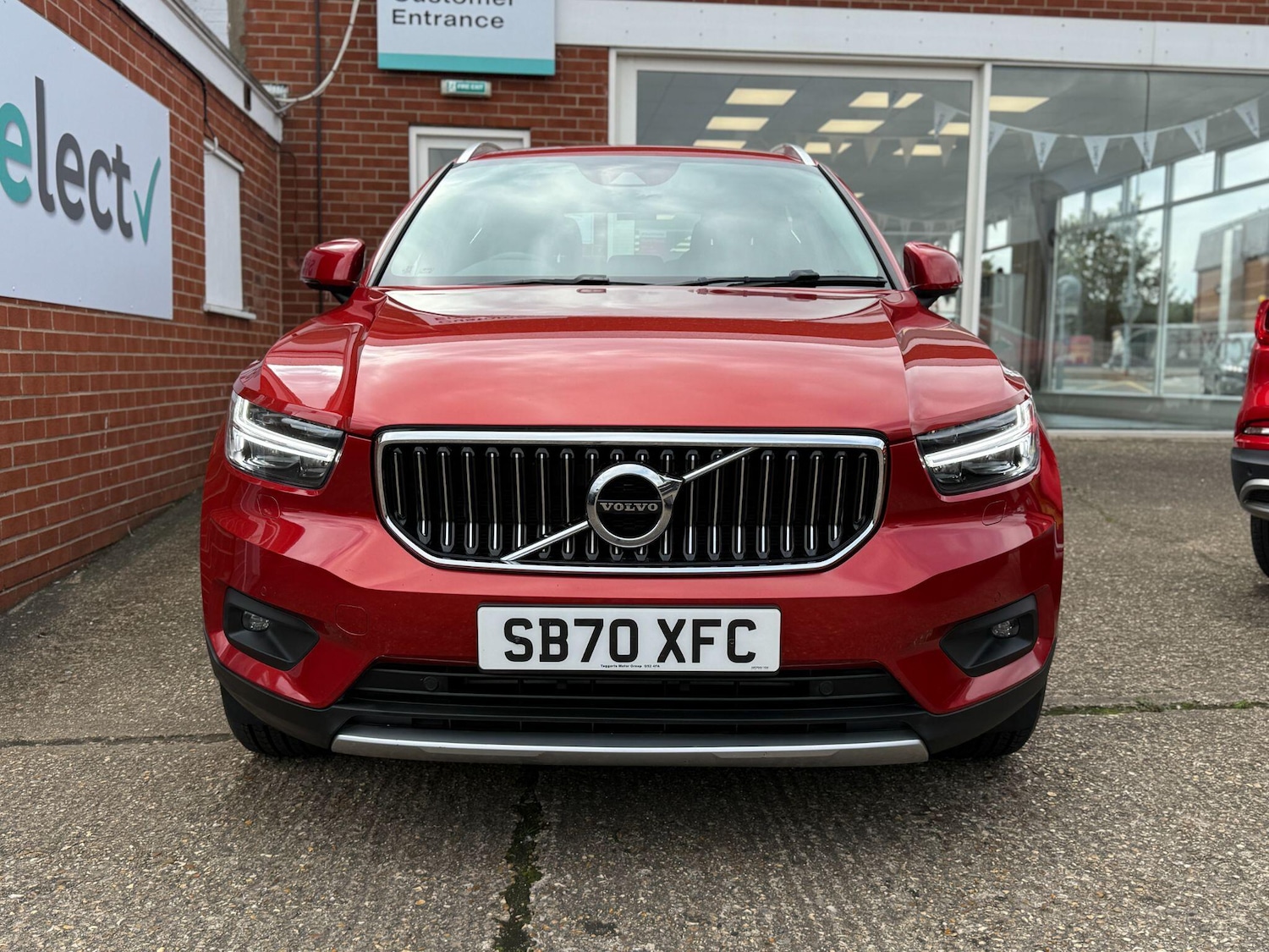 Used Volvo XC40 2021 for sale - 77413314: Photo 2