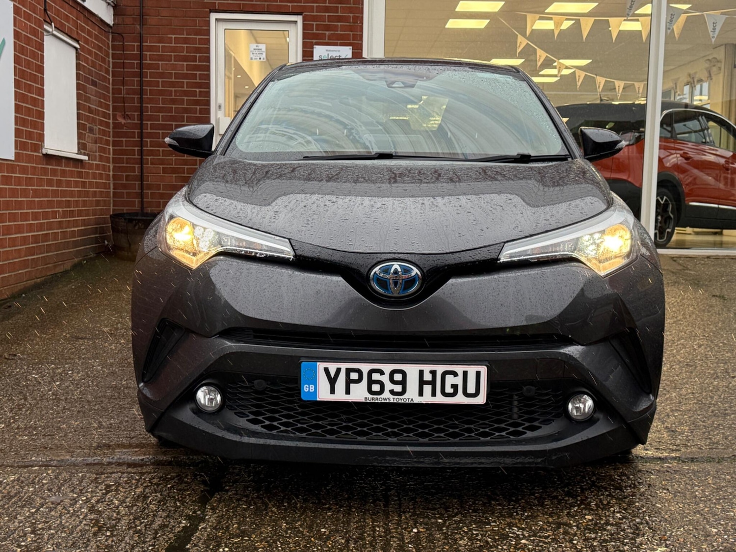 Used Toyota C-HR 2019 for sale - 77575195: Photo 2