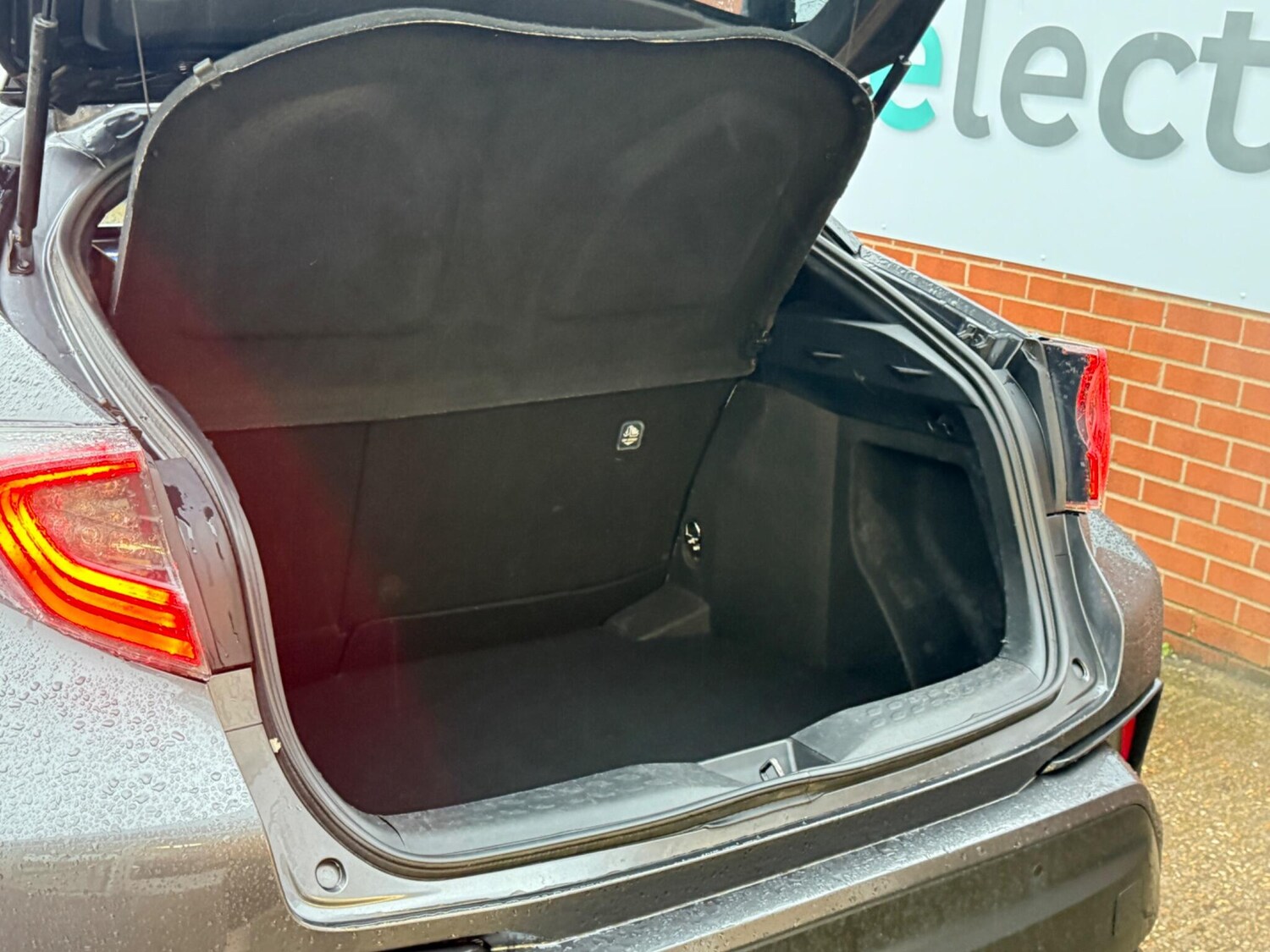 Used Toyota C-HR 2019 for sale - 77575195: Photo 35