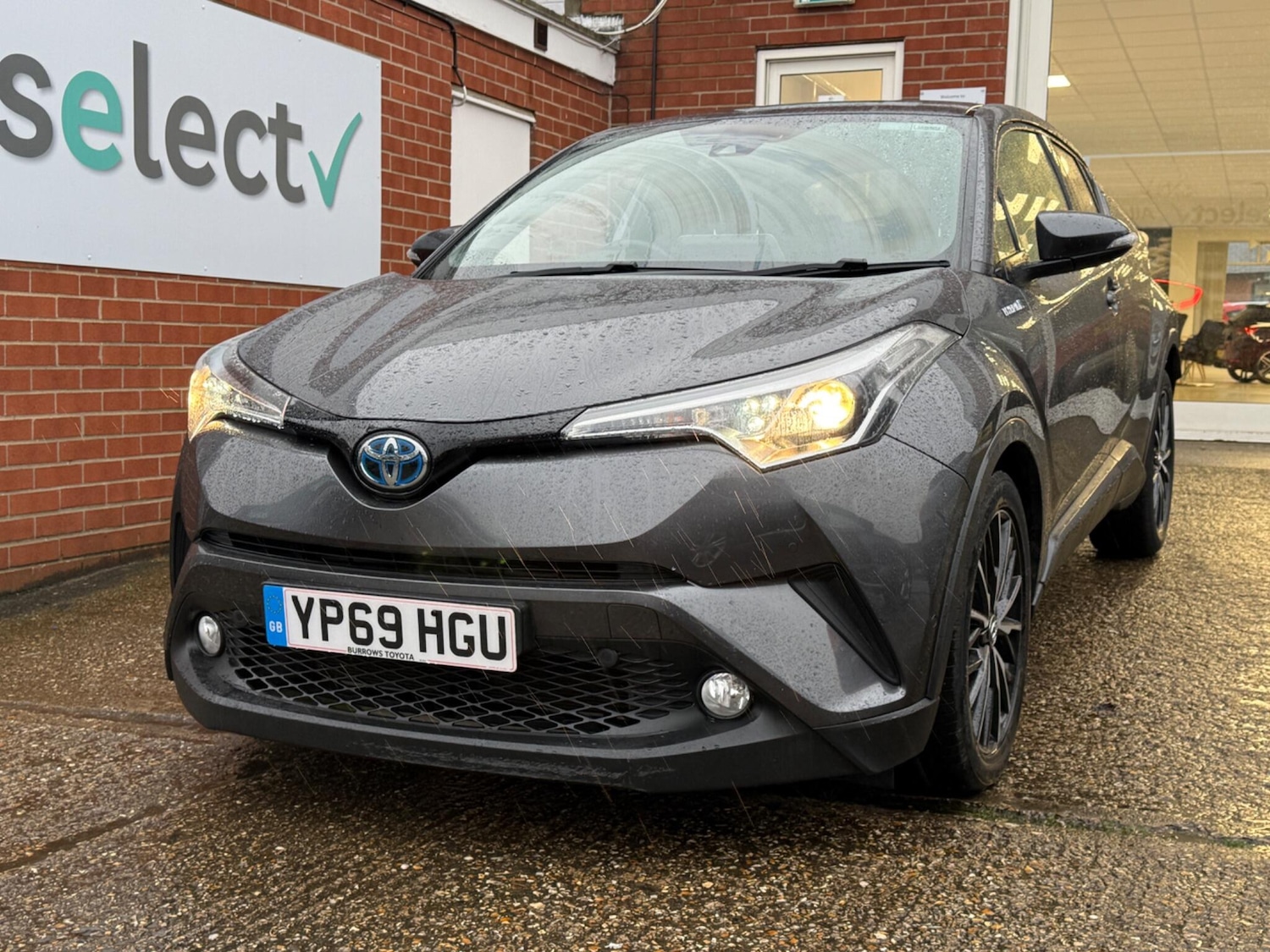 Used Toyota C-HR 2019 for sale - 77575195: Photo 4