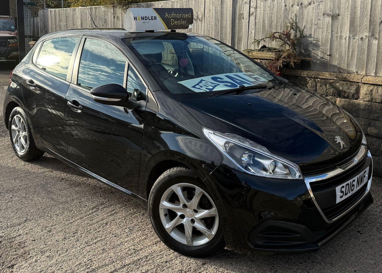 Used Peugeot 208 2016 for sale - 76388709: Photo 2