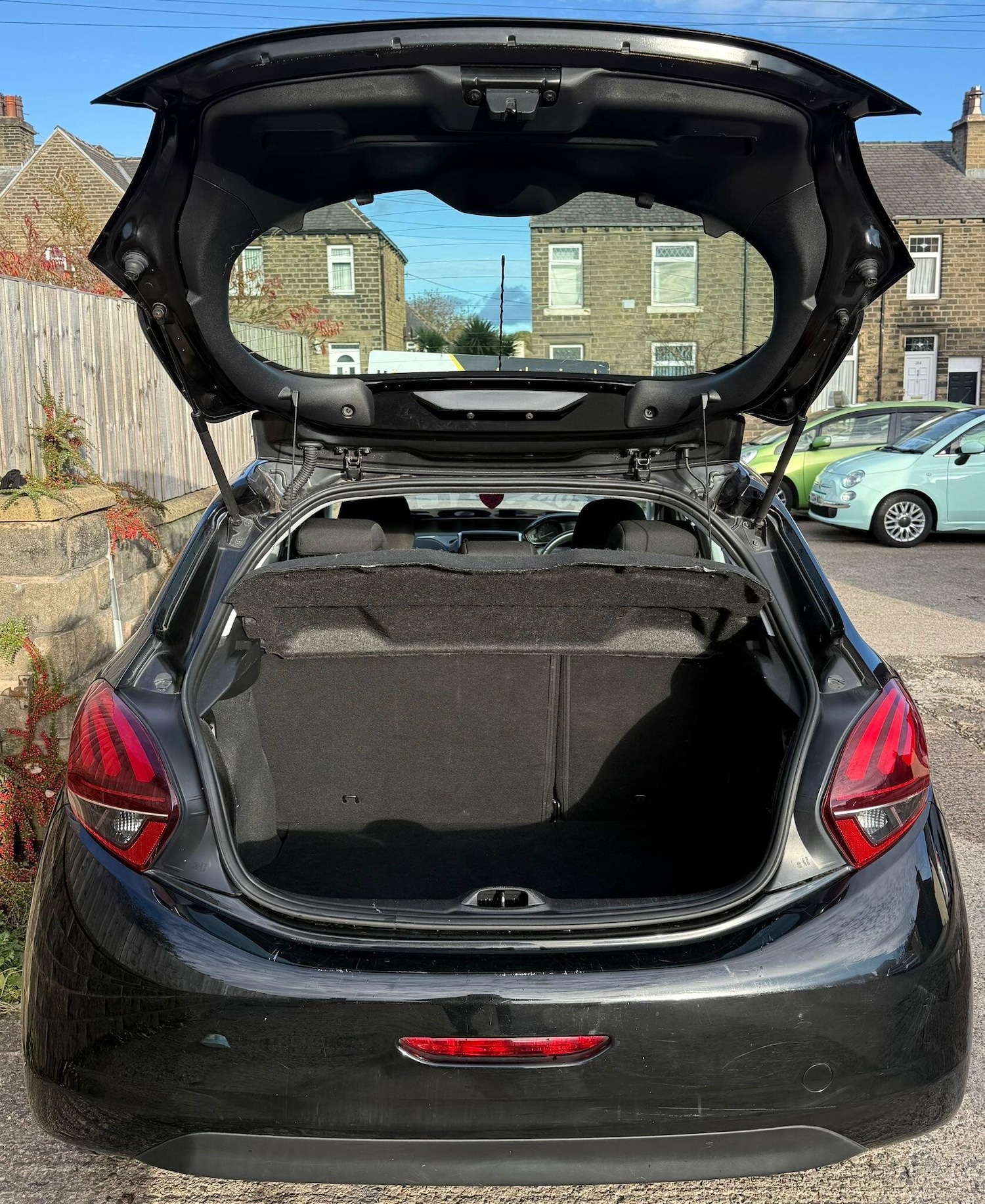 Used Peugeot 208 2016 for sale - 76388709: Photo 20