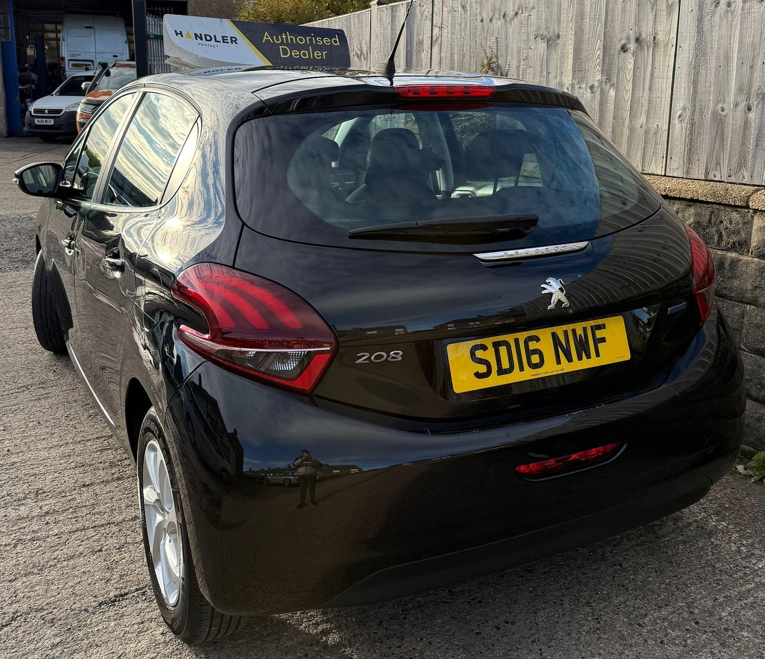 Used Peugeot 208 2016 for sale - 76388709: Photo 3