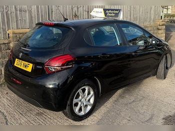 Used Peugeot 208 2016 for sale - 76388709: Photo