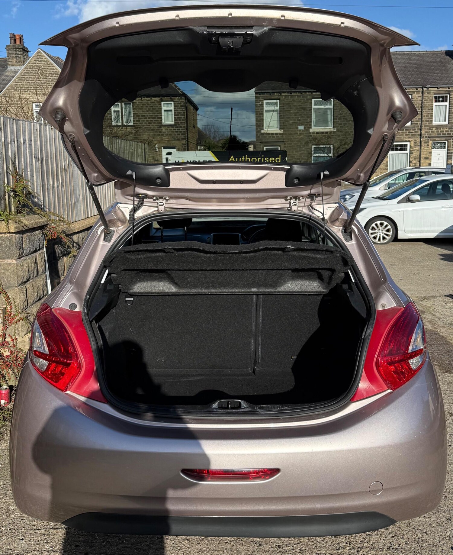 Used Peugeot 208 2013 for sale - 77909355: Photo 16