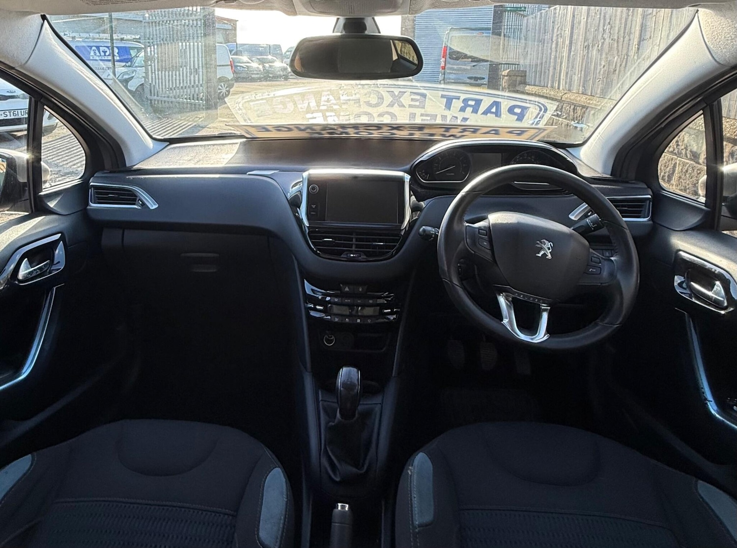 Used Peugeot 208 2013 for sale - 77909355: Photo 2
