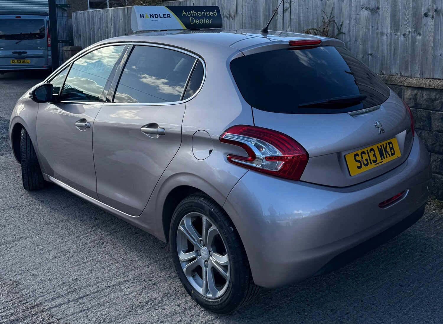 Used Peugeot 208 2013 for sale - 77909355: Photo 8