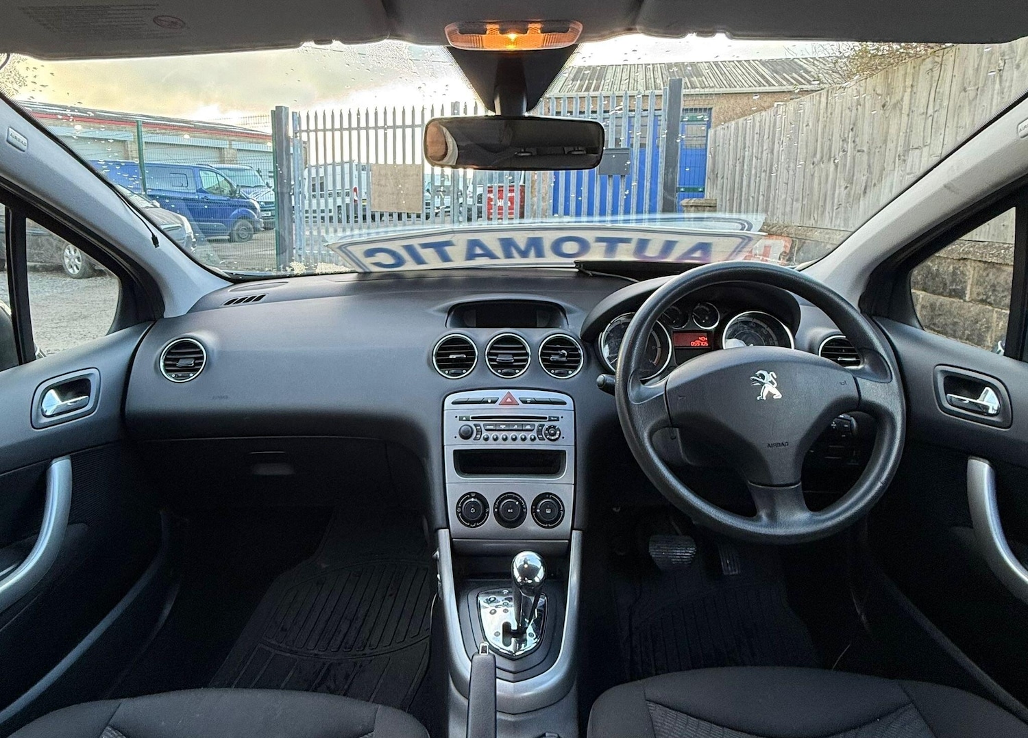 Used Peugeot 308 2012 for sale - 77016922: Photo 18