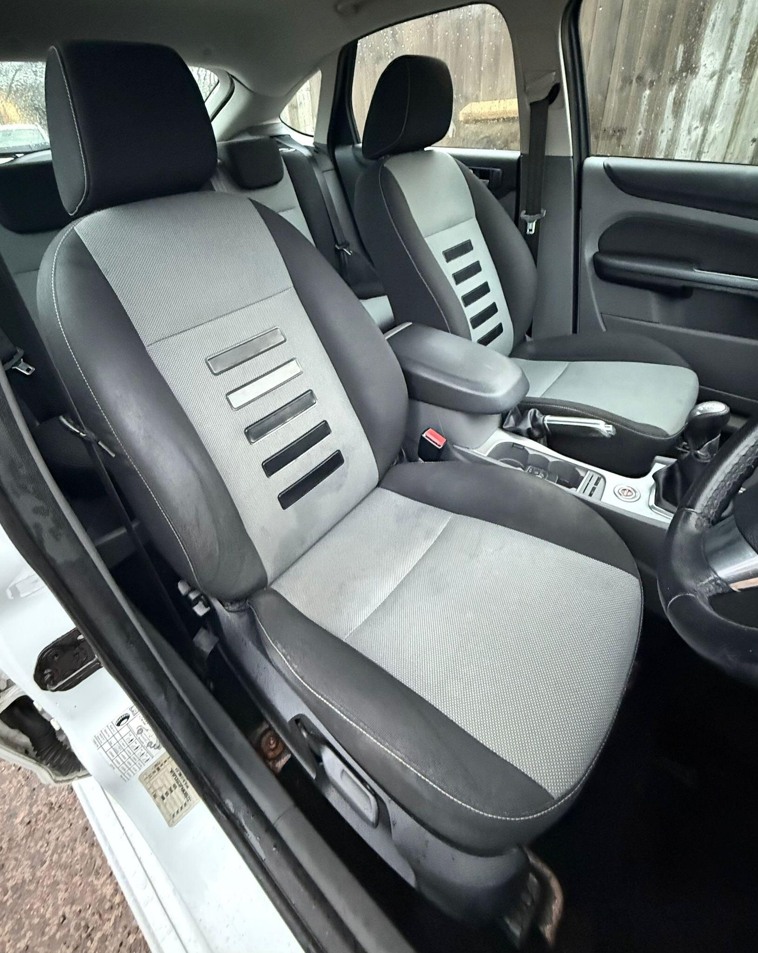 Used Ford Focus 2010 for sale - 76633929: Photo 8