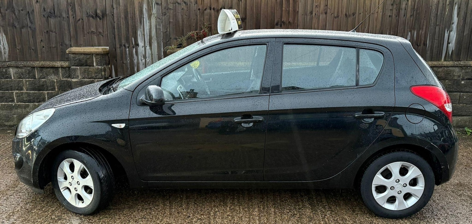 Used Hyundai i20 2010 for sale - 76633535: Photo 13