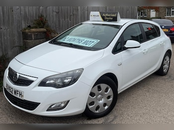 2012 (62) - 1.7 CDTi ecoFLEX 99g Exclusiv Euro 5 (s/s) 5dr