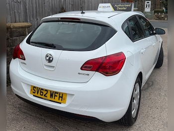 Used Vauxhall Astra 2012 for sale - 76240142: Photo