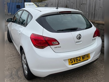 Used Vauxhall Astra 2012 for sale - 76240142: Photo