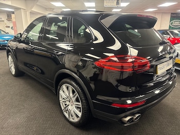 Used Porsche Cayenne 2015 for sale - 77237474: Photo