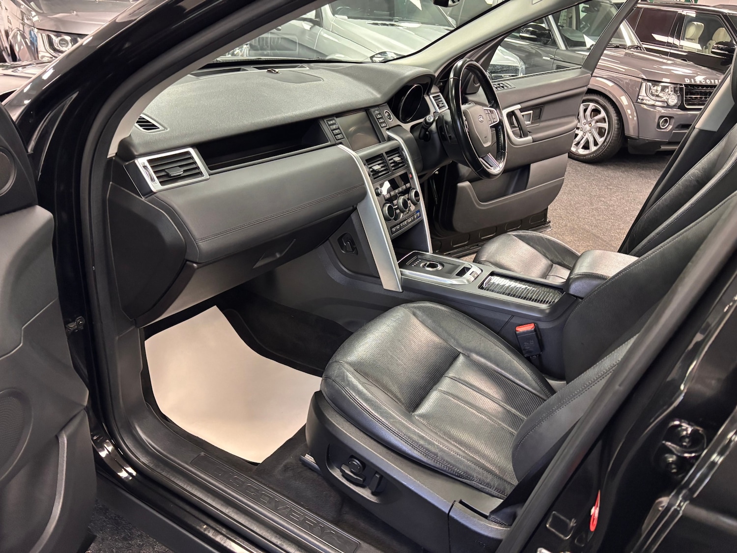 Used Land Rover Discovery Sport 2017 for sale - 76743647: Photo 11