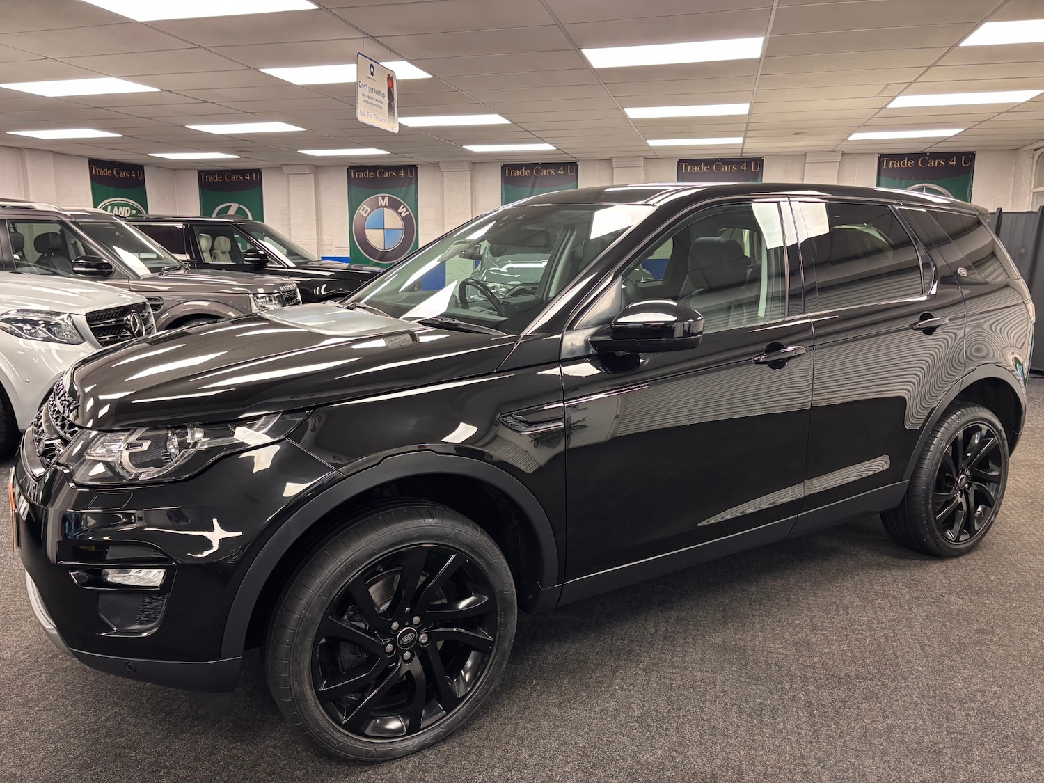 Used Land Rover Discovery Sport 2017 for sale - 76743647: Photo 2