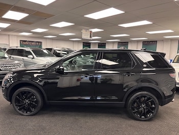 Used Land Rover Discovery Sport 2017 for sale - 76743647: Photo