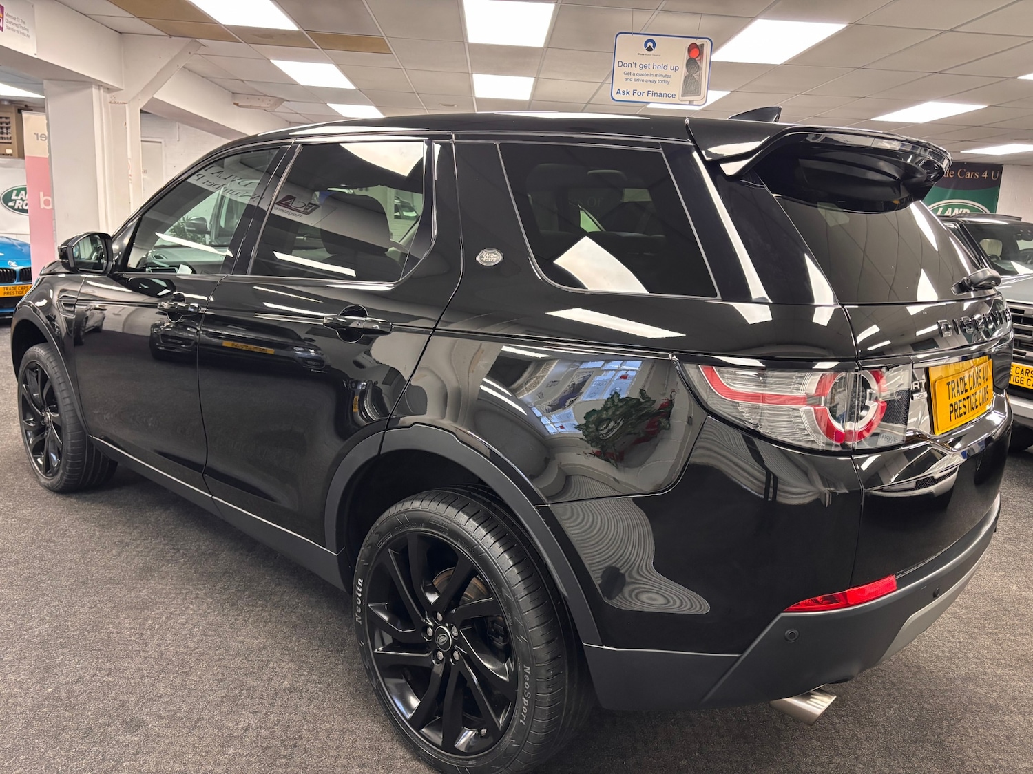 Used Land Rover Discovery Sport 2017 for sale - 76743647: Photo 4