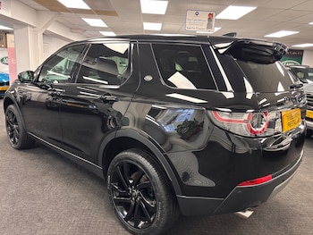 Used Land Rover Discovery Sport 2017 for sale - 76743647: Photo