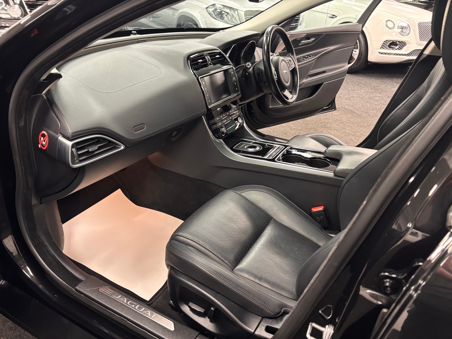 Used Jaguar XE 2016 for sale - 76743645: Photo 11