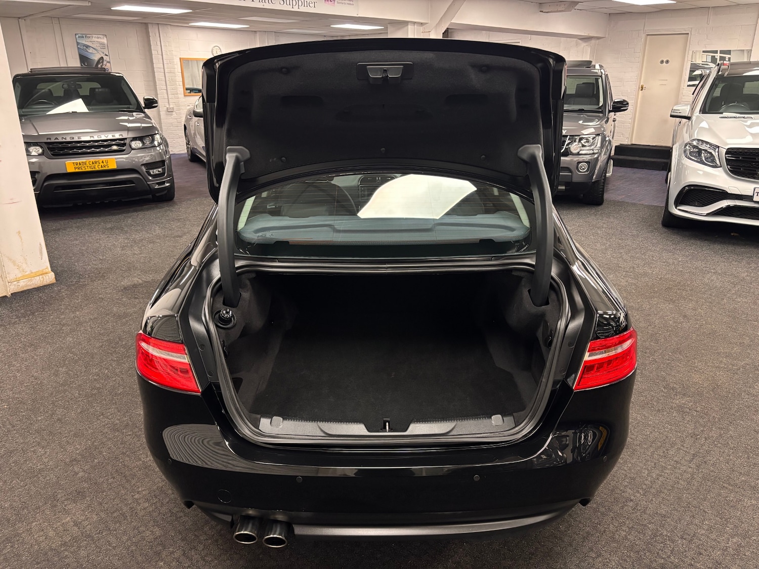 Used Jaguar XE 2016 for sale - 76743645: Photo 17