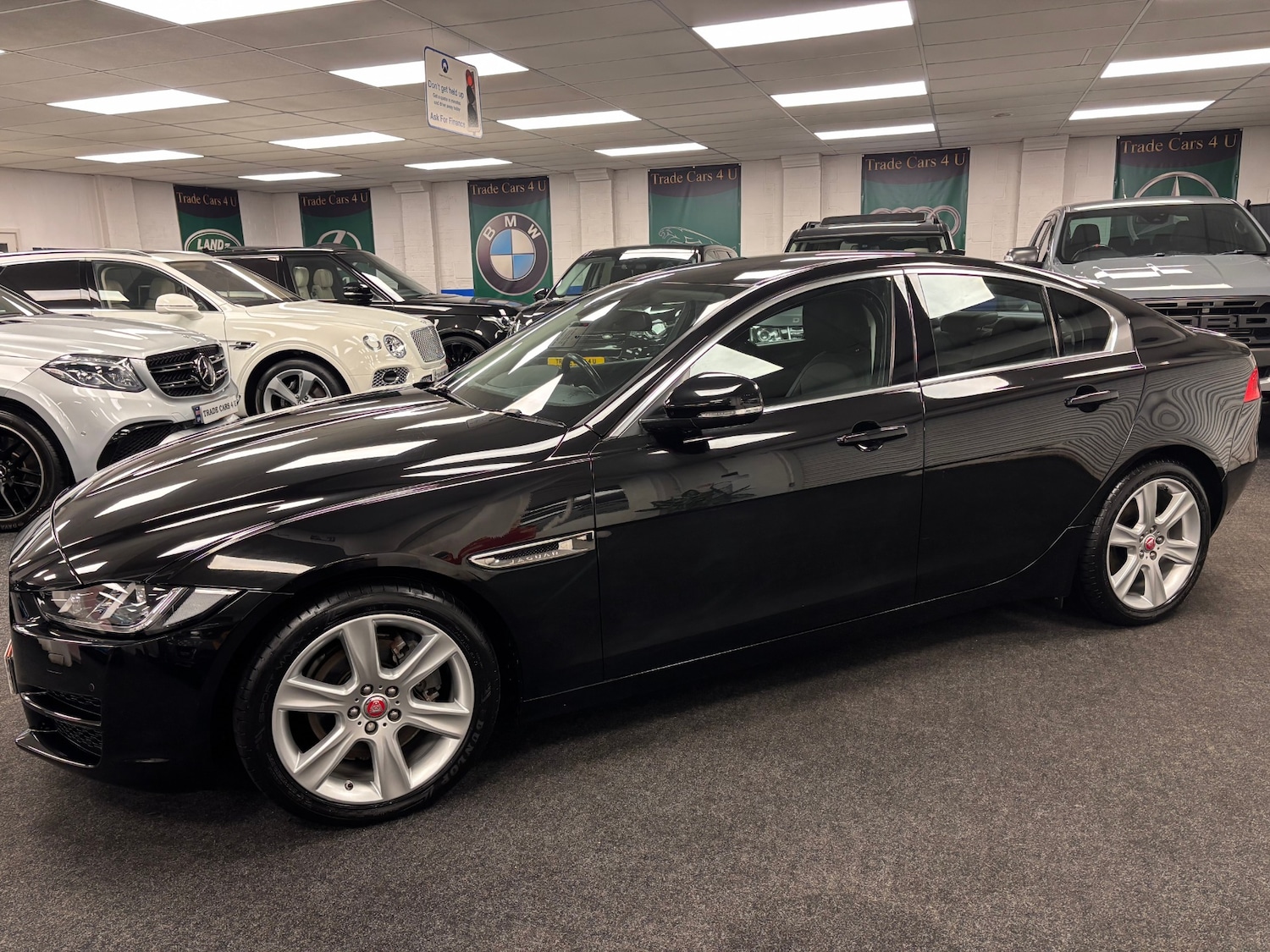 Used Jaguar XE 2016 for sale - 76743645: Photo 2