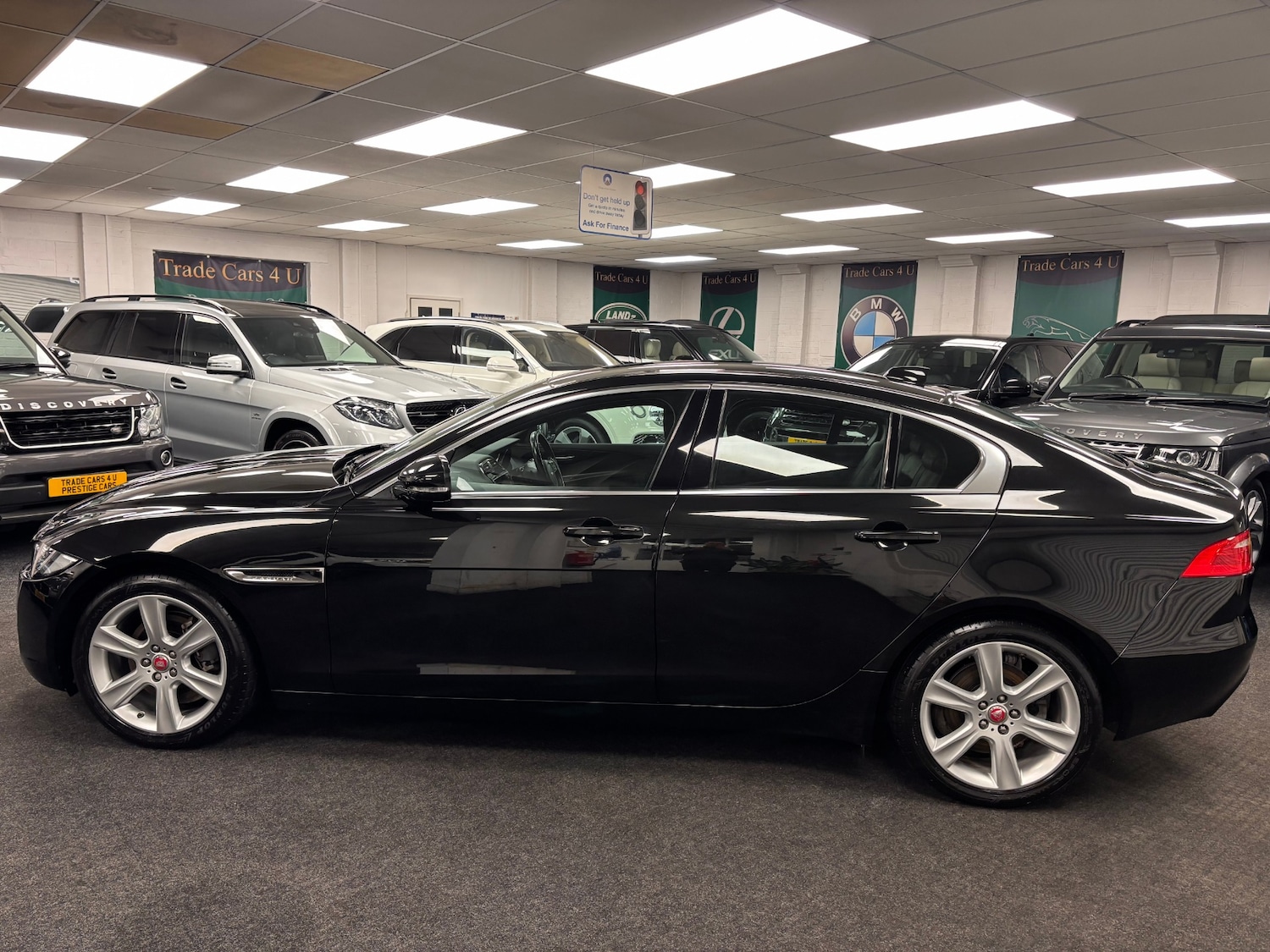 Used Jaguar XE 2016 for sale - 76743645: Photo 3