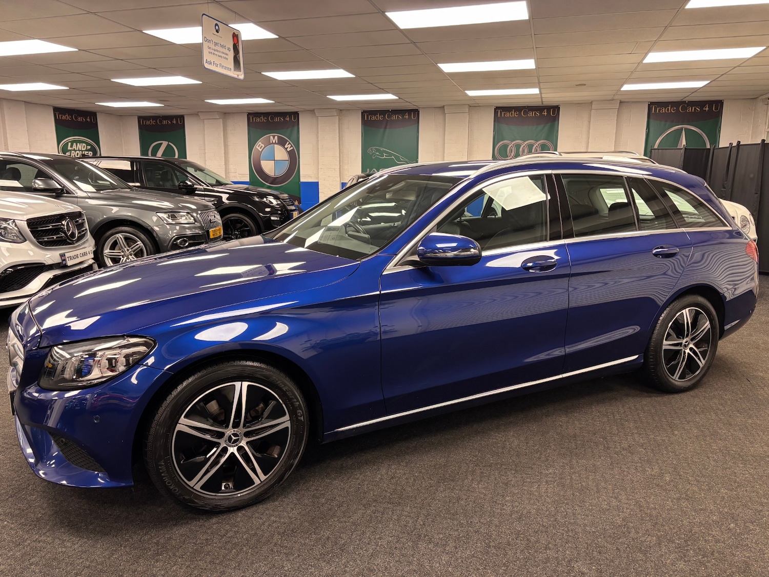 Used Mercedes-Benz C Class 2019 for sale - 76998786: Photo 2