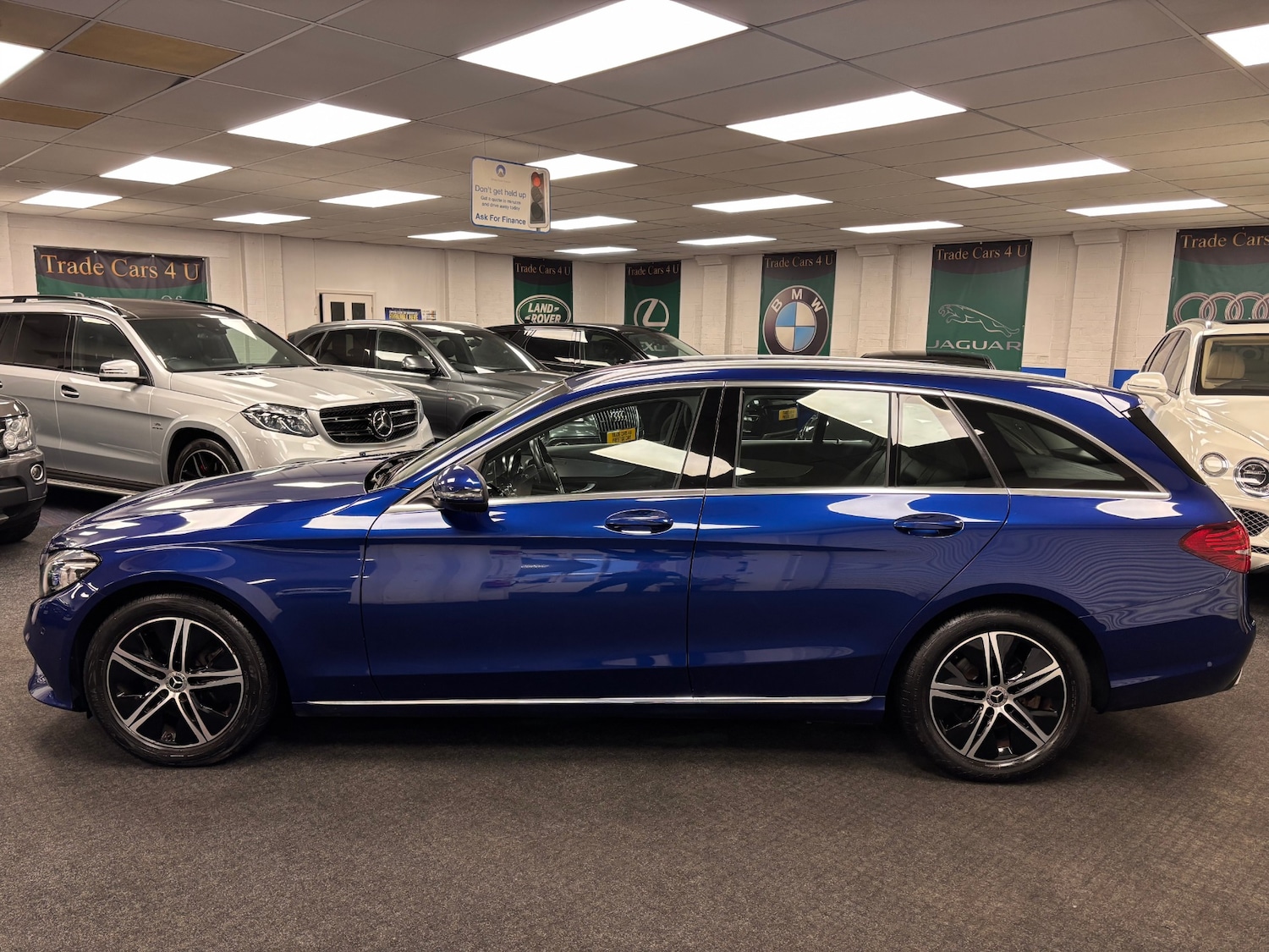 Used Mercedes-Benz C Class 2019 for sale - 76998786: Photo 3