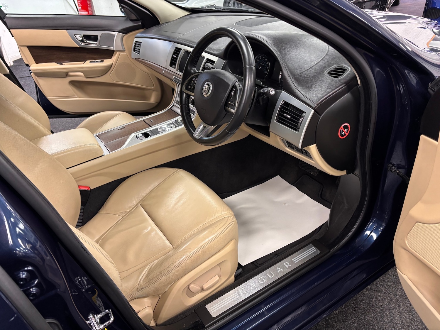 Used Jaguar XF 2012 for sale - 77306878: Photo 10