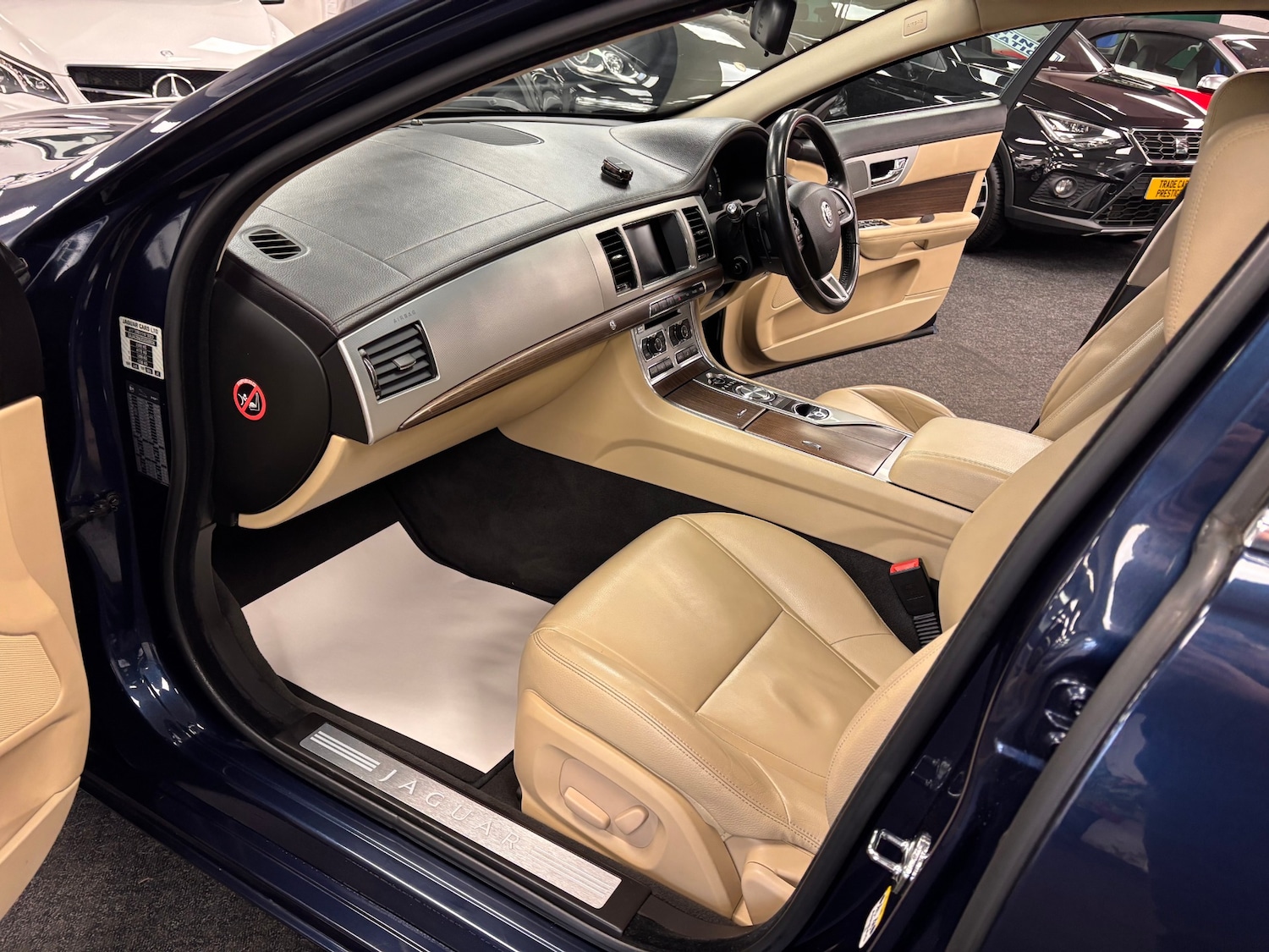 Used Jaguar XF 2012 for sale - 77306878: Photo 15