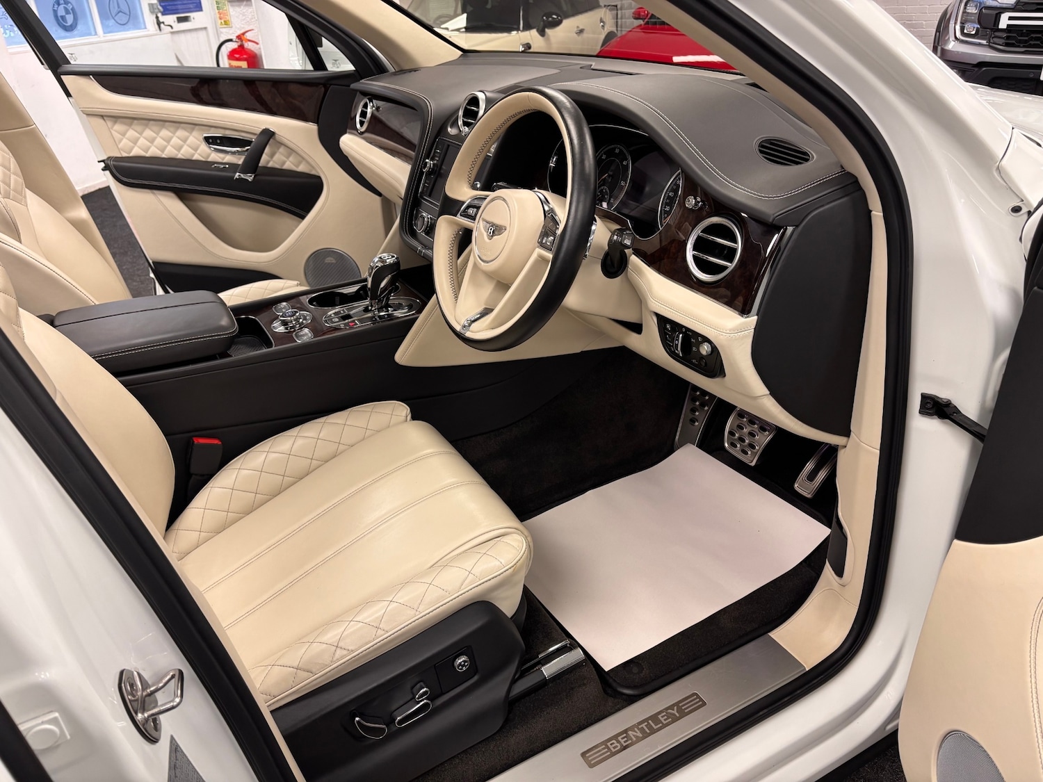 Used Bentley Bentayga 2017 for sale - 76173567: Photo 10