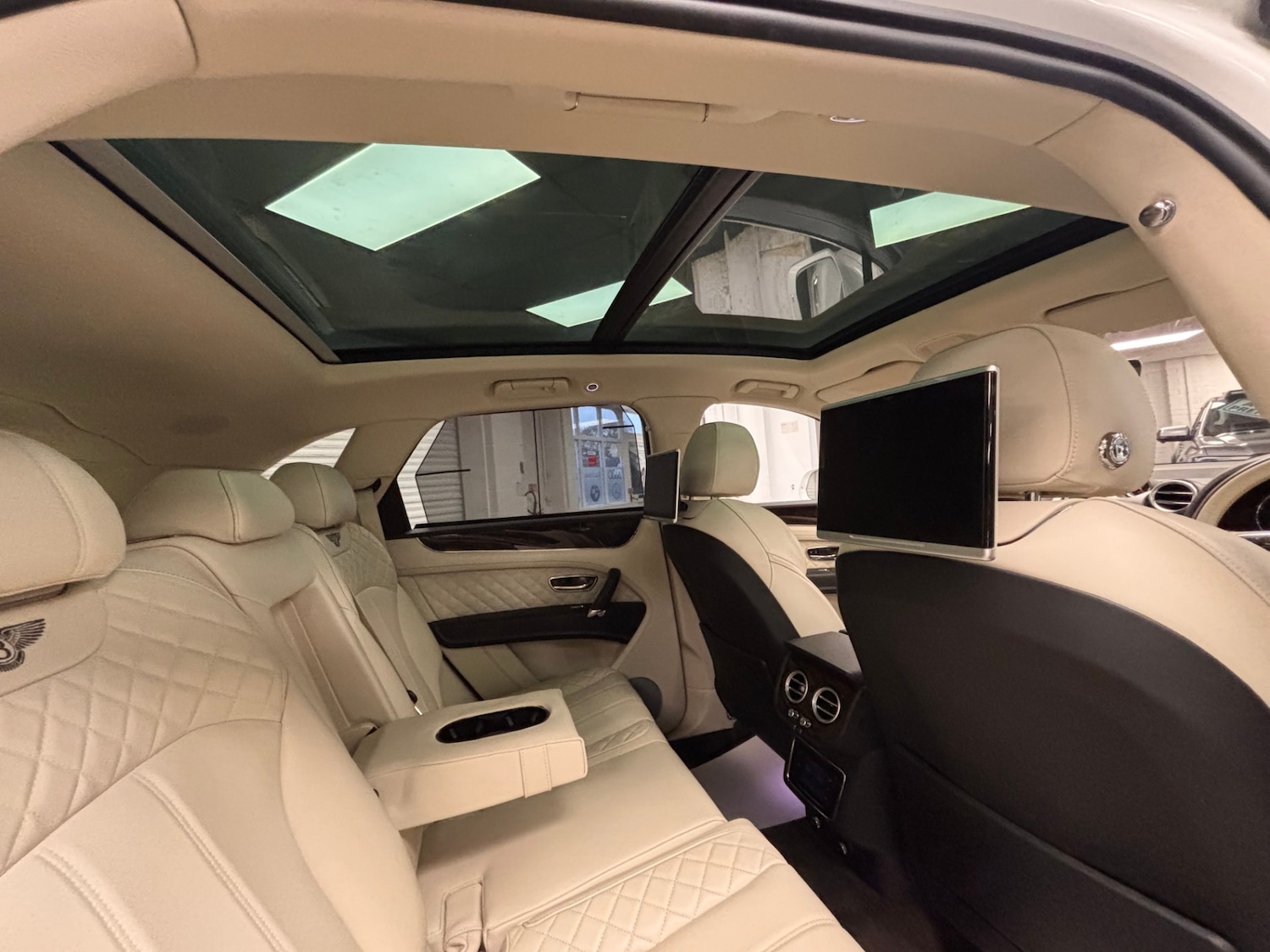 Used Bentley Bentayga 2017 for sale - 76173567: Photo 11