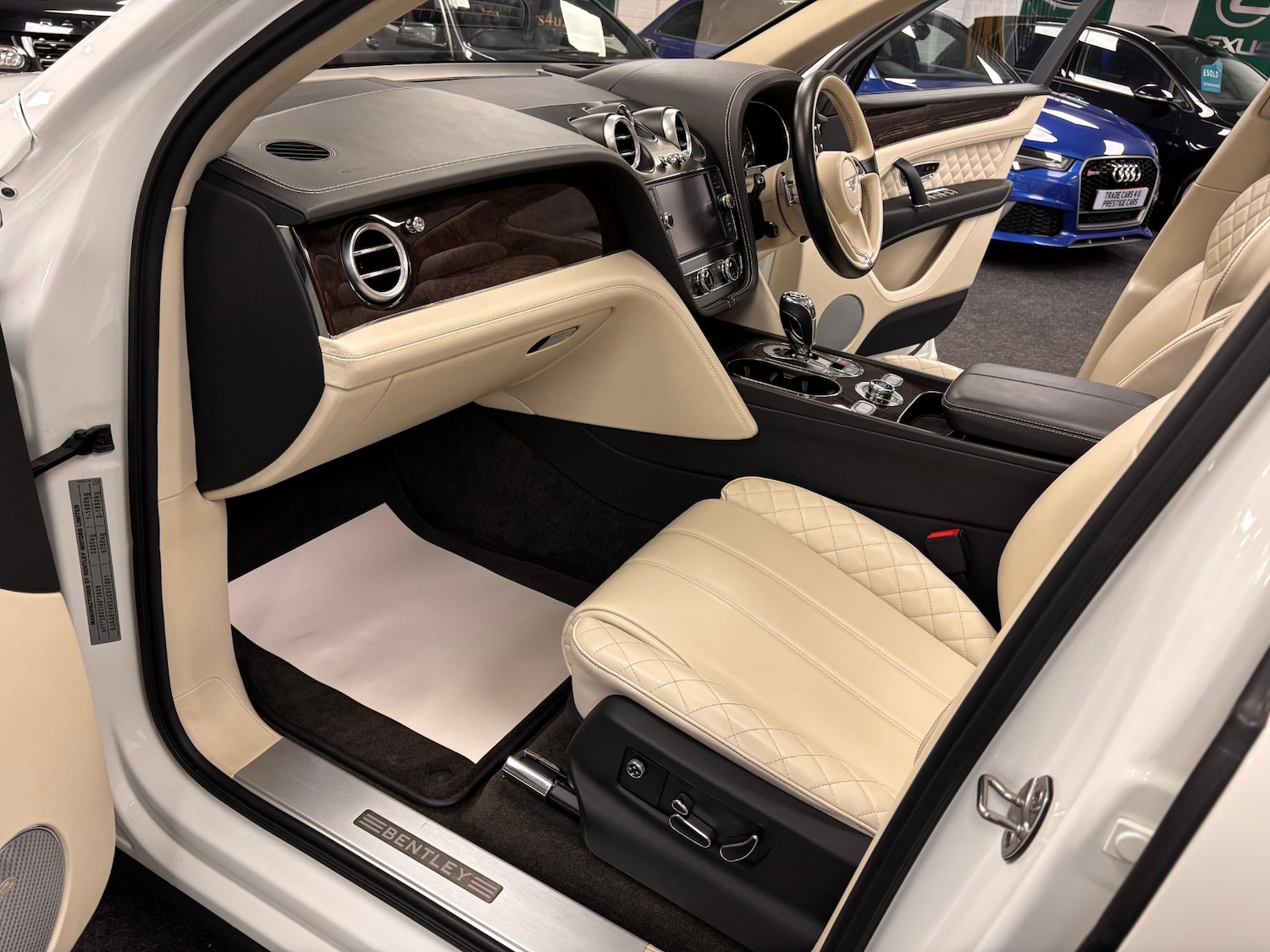 Used Bentley Bentayga 2017 for sale - 76173567: Photo 12