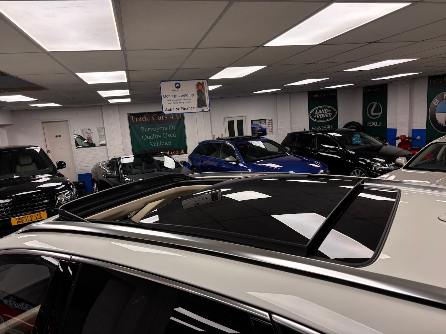 Used Bentley Bentayga 2017 for sale - 76173567: Photo 3