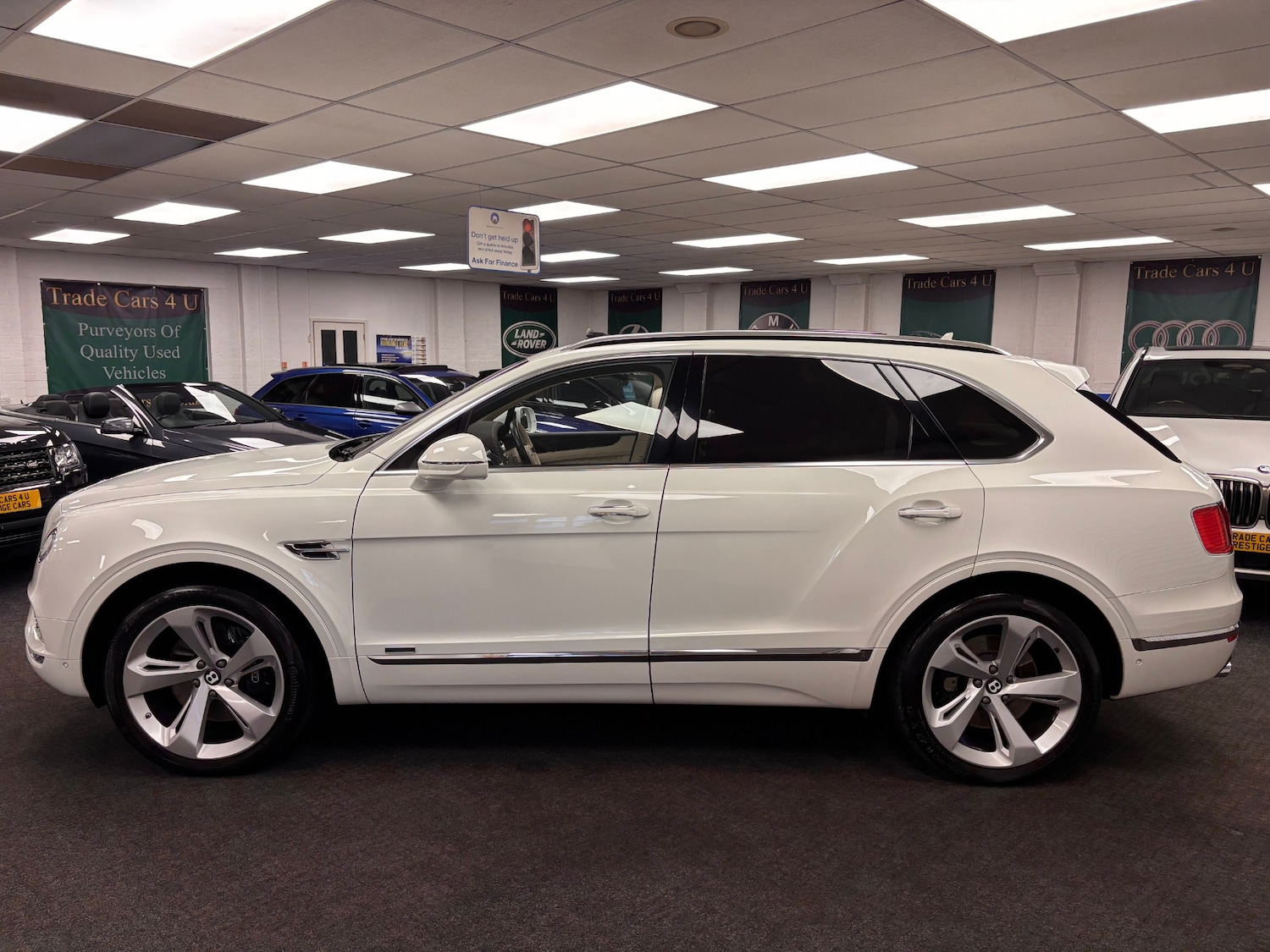 Used Bentley Bentayga 2017 for sale - 76173567: Photo 4