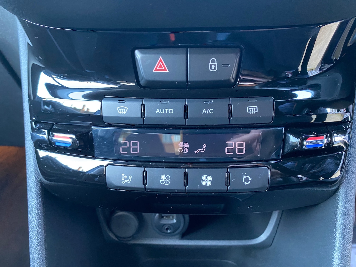 Used Peugeot 208 2014 for sale - 76915196: Photo 16