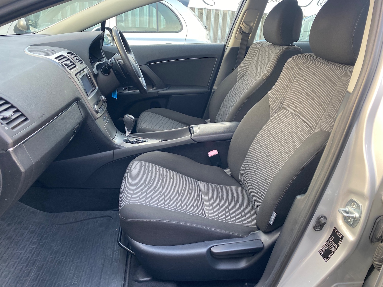 Used Toyota Avensis 2011 for sale - 76783317: Photo 10