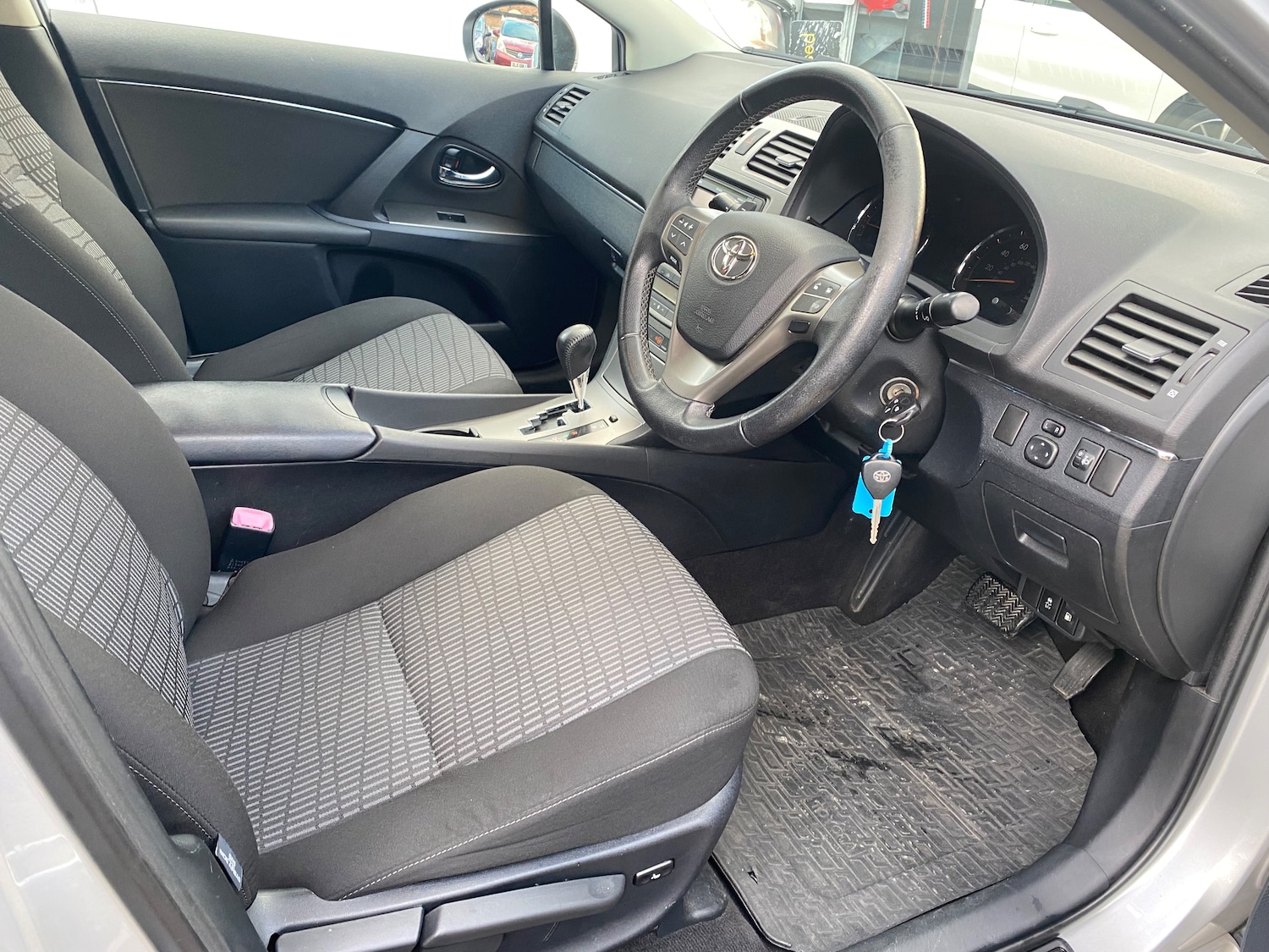 Used Toyota Avensis 2011 for sale - 76783317: Photo 9