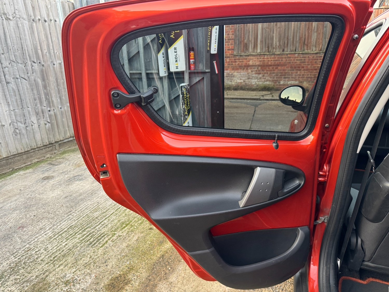 Used Toyota AYGO 2013 for sale - 76954544: Photo 31