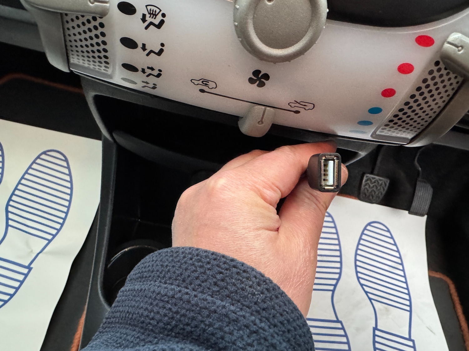 Used Toyota AYGO 2013 for sale - 76954544: Photo 71