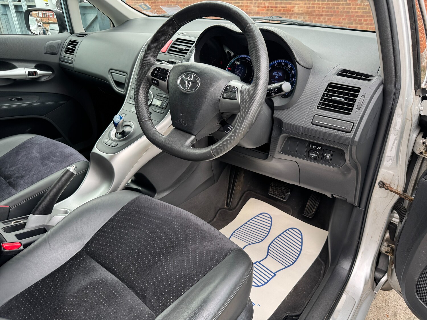 Used Toyota Auris 2011 for sale - 77733433: Photo 52