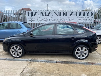 Used Ford Focus 2010 for sale - 75743116: Photo