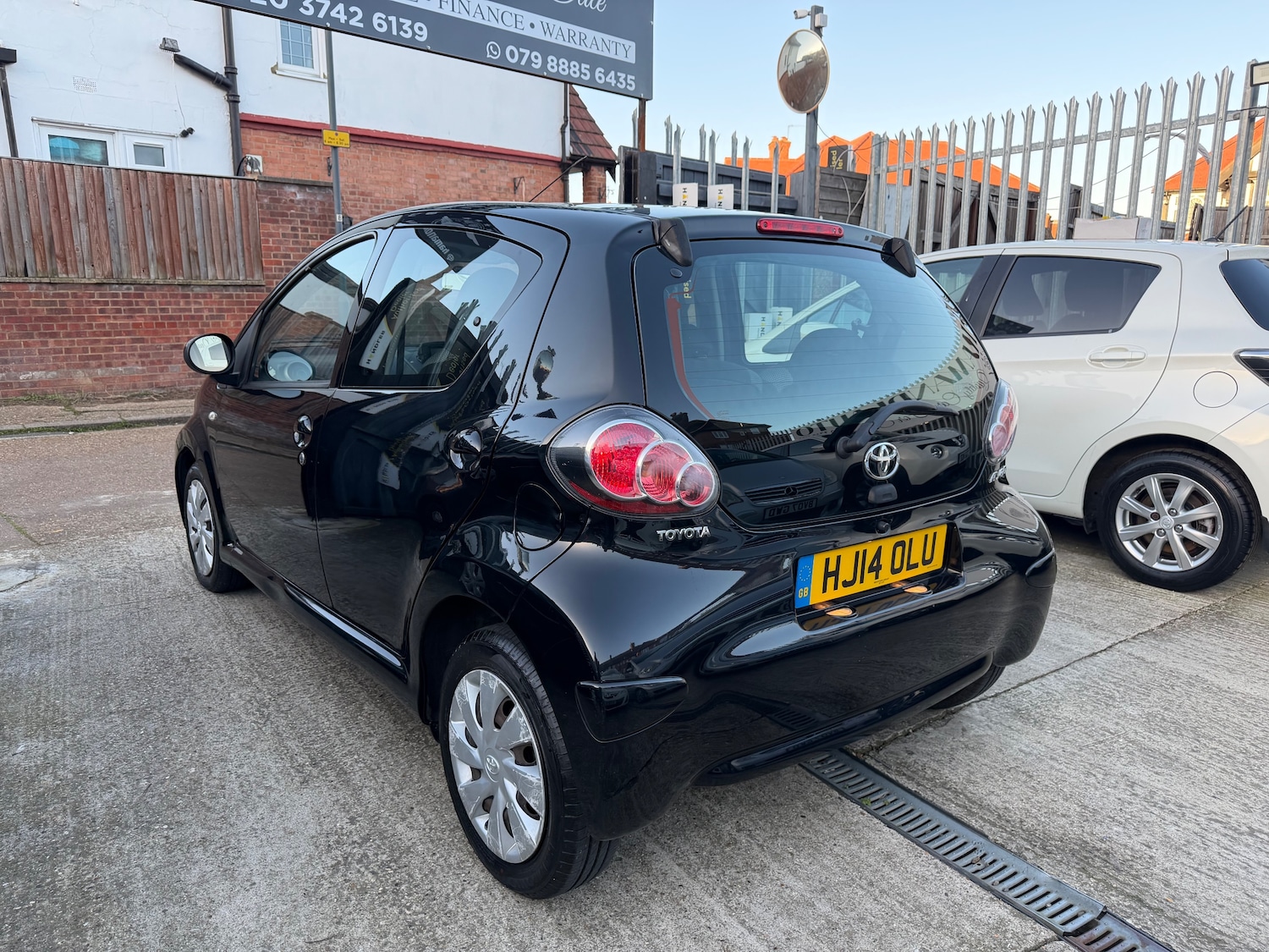 Used Toyota AYGO 2014 for sale - 77919135: Photo 2