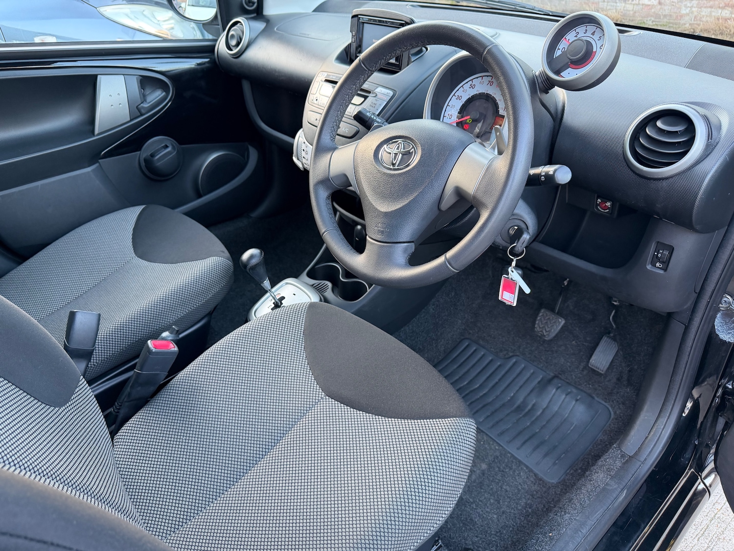 Used Toyota AYGO 2014 for sale - 77919135: Photo 7