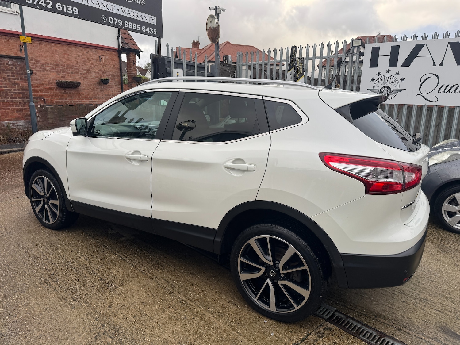 Used Nissan Qashqai 2017 for sale - 76754759: Photo 2