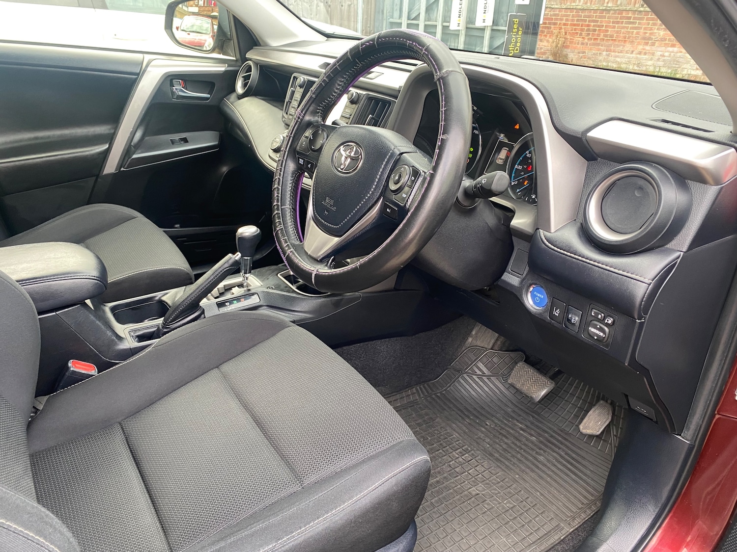 Used Toyota RAV4 2017 for sale - 76299774: Photo 9