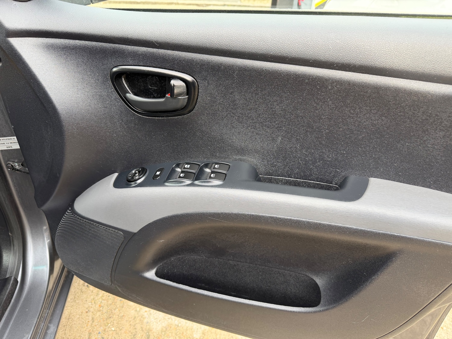 Used Hyundai Santa Fe 2011 for sale - 77588695: Photo 15