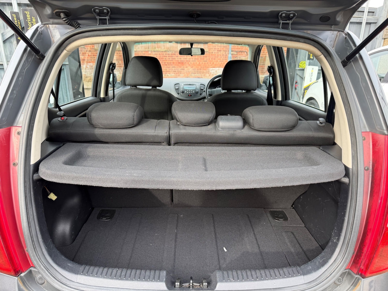 Used Hyundai Santa Fe 2011 for sale - 77588695: Photo 16